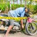 Geger! Warga Desa Pone Temukan Mayat Pria Misterius Terbujur Tengkurap di Atas Motor, Polisi Selidiki Penyebab Kematian