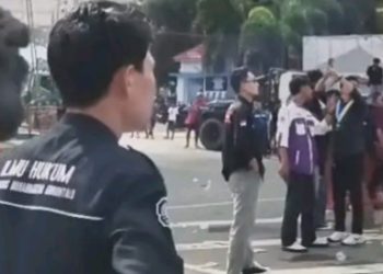 Ratusan Massa Blokade Jalan, Tuntut Solusi Konkret Kelangkaan Solar